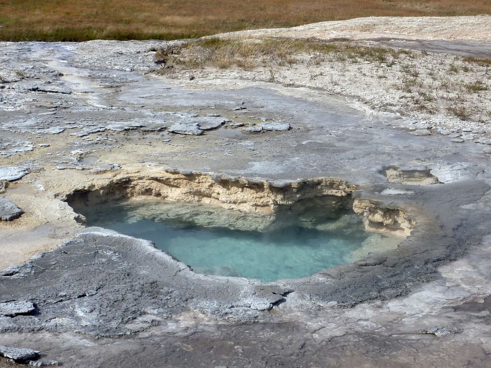 Yellowstone Old faithfull Depression Geyser (3).JPG